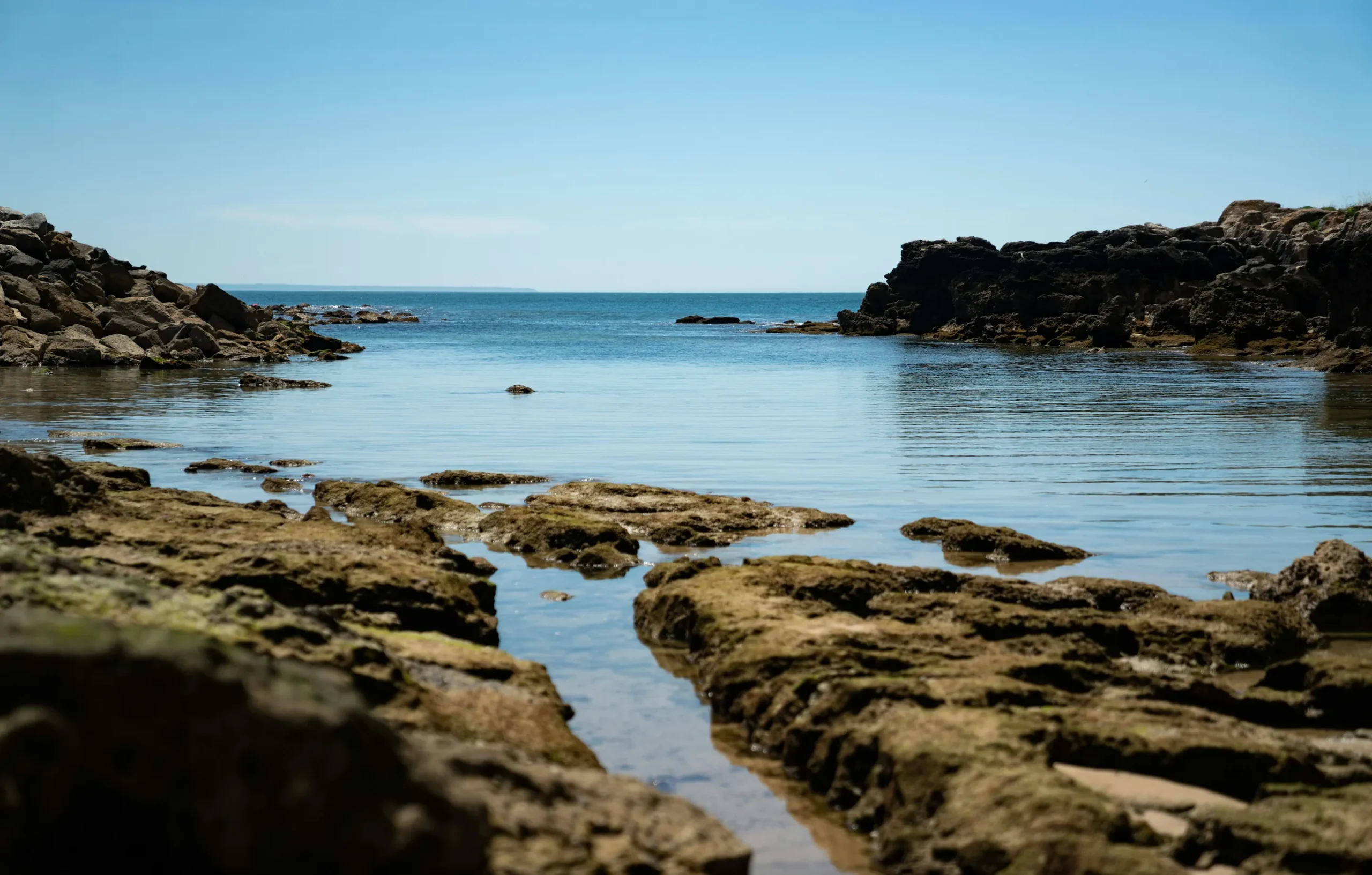 A small rocky inlet in Cascais